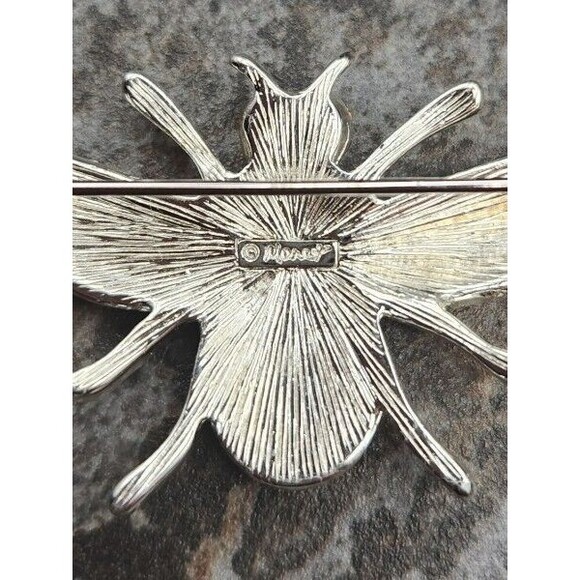 Vintage‎ Signed Monet 1.5" Silvertone Bee Brooch Enamel Rhinestone - Picture 2 of 3
